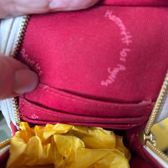 Leather Crossbody Phone Bag in white:)🦄
Hammitt leather beautiful lil bag! - Picture 9 of 9